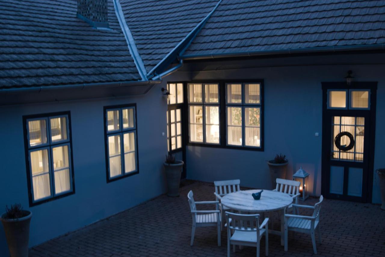 Ister Guesthouse Esztergom Exterior photo